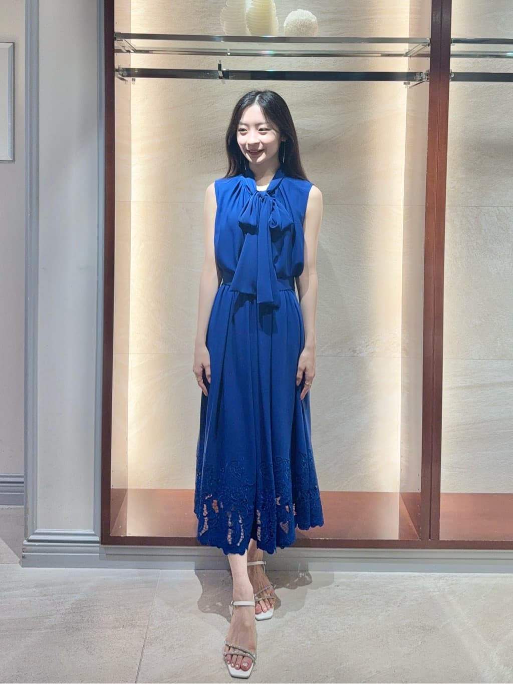 Viaggio Bluのレースエンブロイダリーブラウスを使ったコーディネートを紹介します。｜Rakuten Fashion(楽天ファッション／旧楽天ブランドアベニュー)7210512