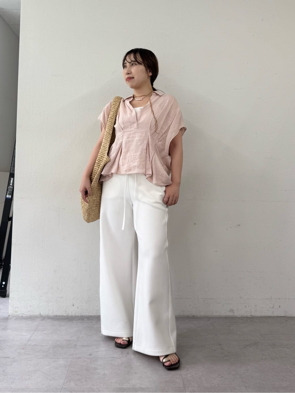 GALLARDAGALANTEのハーフスリーブウエストシェイプシャツを使ったコーディネートを紹介します。｜Rakuten Fashion(楽天ファッション／旧楽天ブランドアベニュー)7210639