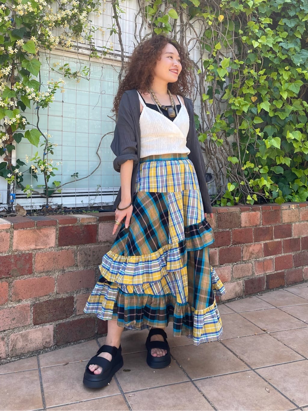 FREAK’S STOREのチェック×チェックアシメフリルスカートを使ったコーディネートを紹介します。｜Rakuten Fashion(楽天ファッション／旧楽天ブランドアベニュー)7211120
