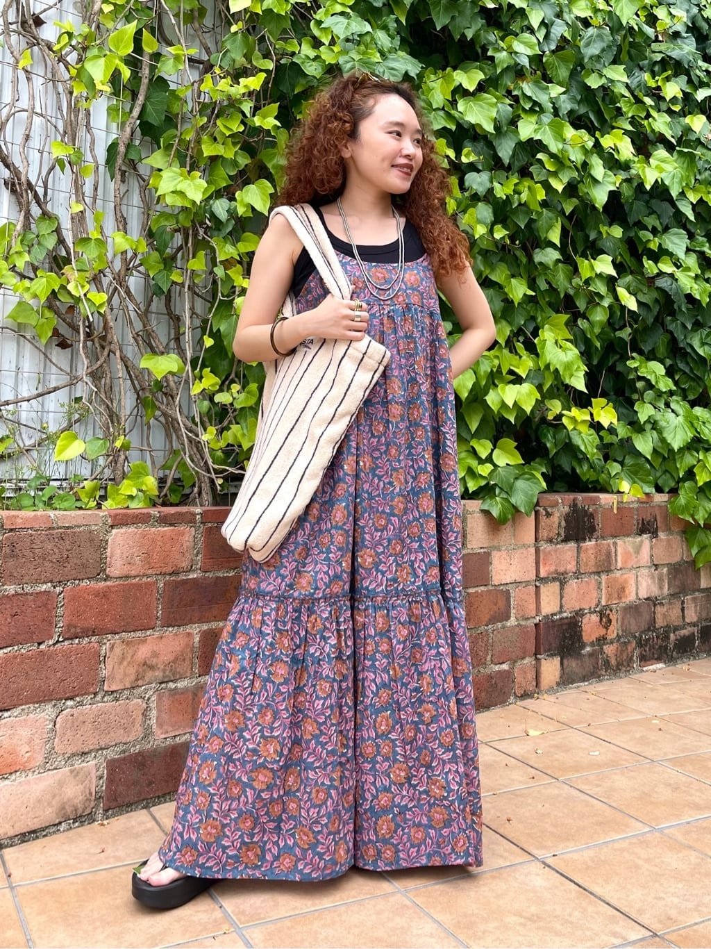 FREAK’S STOREのインド木版フラワープリントキャミドレスを使ったコーディネートを紹介します。｜Rakuten Fashion(楽天ファッション／旧楽天ブランドアベニュー)7211199