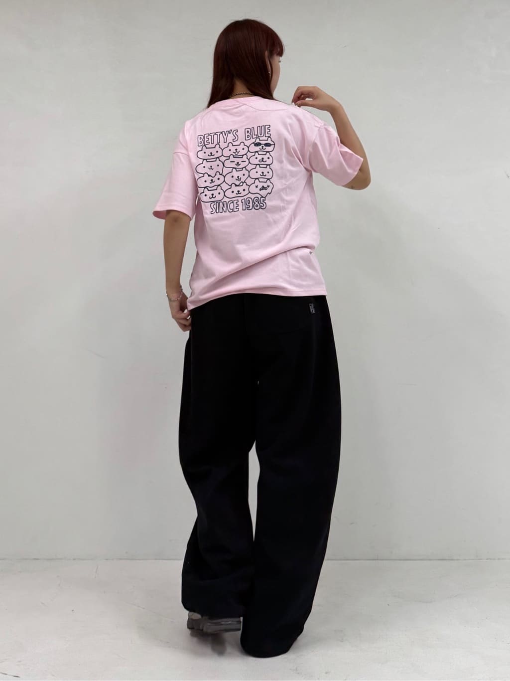 FREAK’S STOREの<機能性素材>LOVE POP STUDIO カーブカットパンツ 限定展開を使ったコーディネートを紹介します。｜Rakuten Fashion(楽天ファッション／旧楽天ブランドアベニュー)7212261
