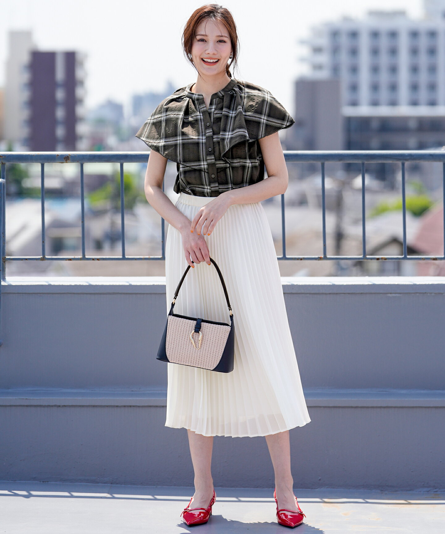 ANY SISの【洗える】サッカーチェック ブラウスを使ったコーディネートを紹介します。｜Rakuten Fashion(楽天ファッション／旧楽天ブランドアベニュー)7217494