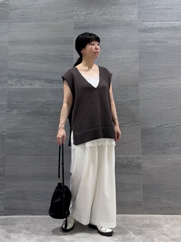 GALLARDAGALANTEのサイドスリットニットを使ったコーディネートを紹介します。｜Rakuten Fashion(楽天ファッション／旧楽天ブランドアベニュー)7217925