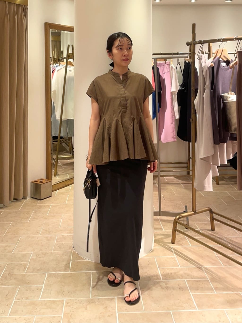 GALLARDAGALANTEのノースリフレアブラウスを使ったコーディネートを紹介します。｜Rakuten Fashion(楽天ファッション／旧楽天ブランドアベニュー)7221369