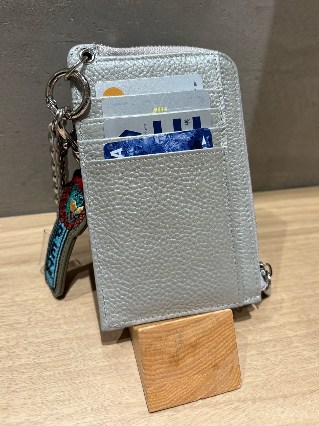 ear PAPILLONNERの【ほし企画】本革スタッズフラグメントケースを使ったコーディネートを紹介します。｜Rakuten Fashion(楽天ファッション／旧楽天ブランドアベニュー)7227031