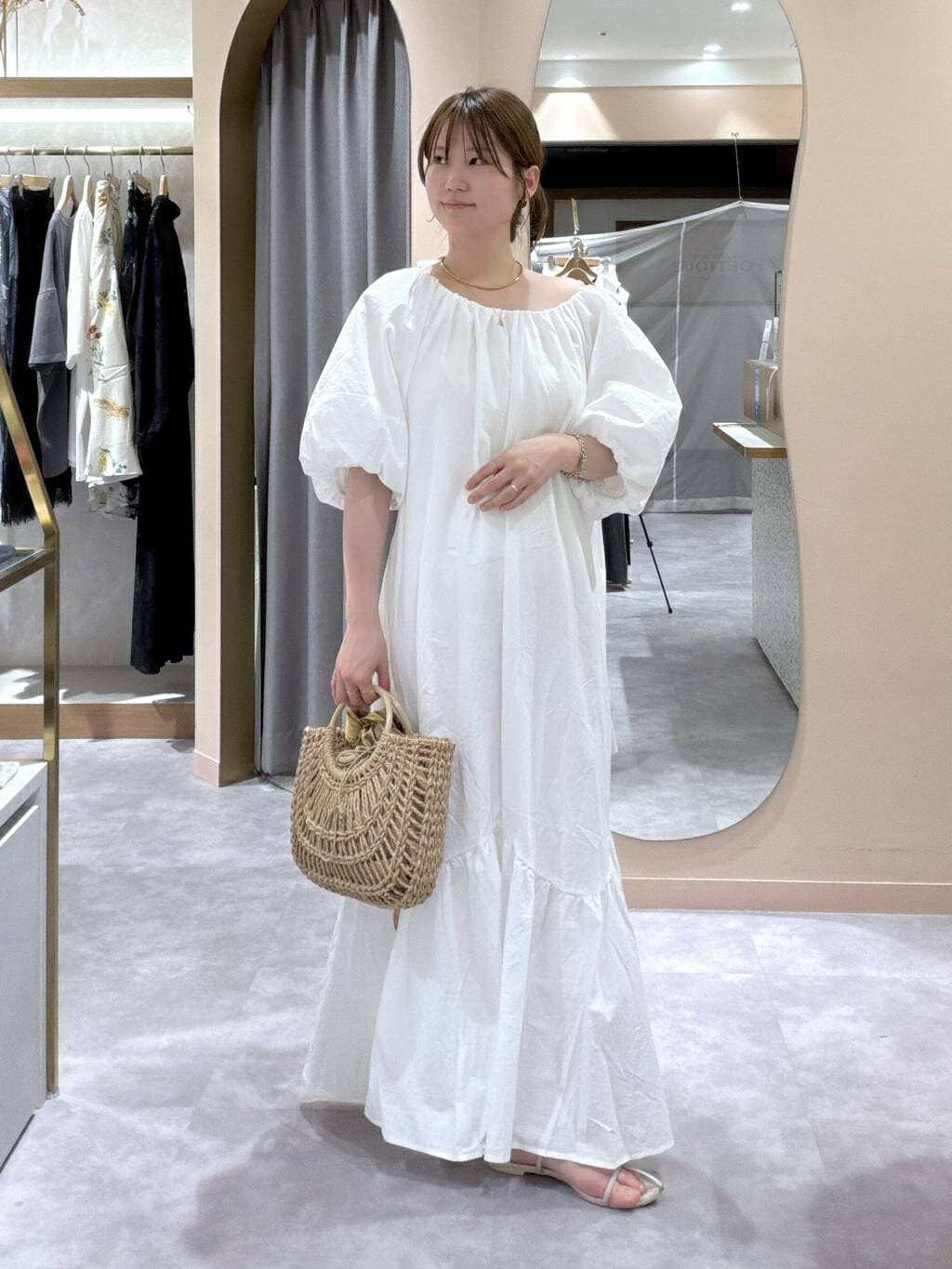 mysty womanのボリュームギャザーワンピースを使ったコーディネートを紹介します。｜Rakuten Fashion(楽天ファッション／旧楽天ブランドアベニュー)7228427