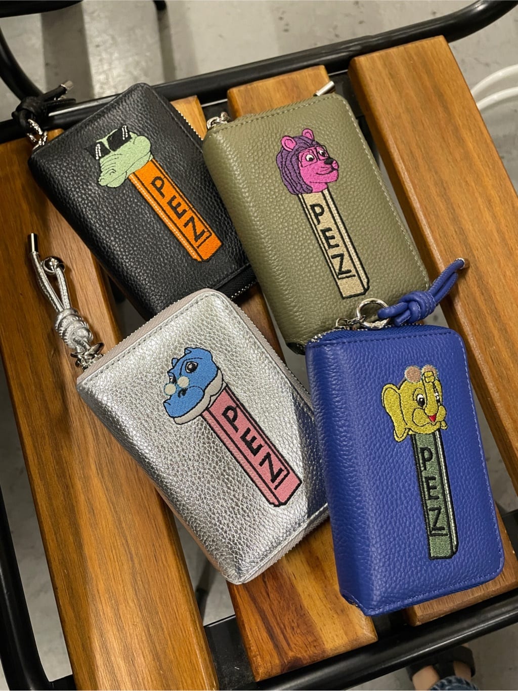 ear PAPILLONNERの【PEZ(ペッツ)×ear】折り財布《本革》を使ったコーディネートを紹介します。｜Rakuten Fashion(楽天ファッション／旧楽天ブランドアベニュー)7228881