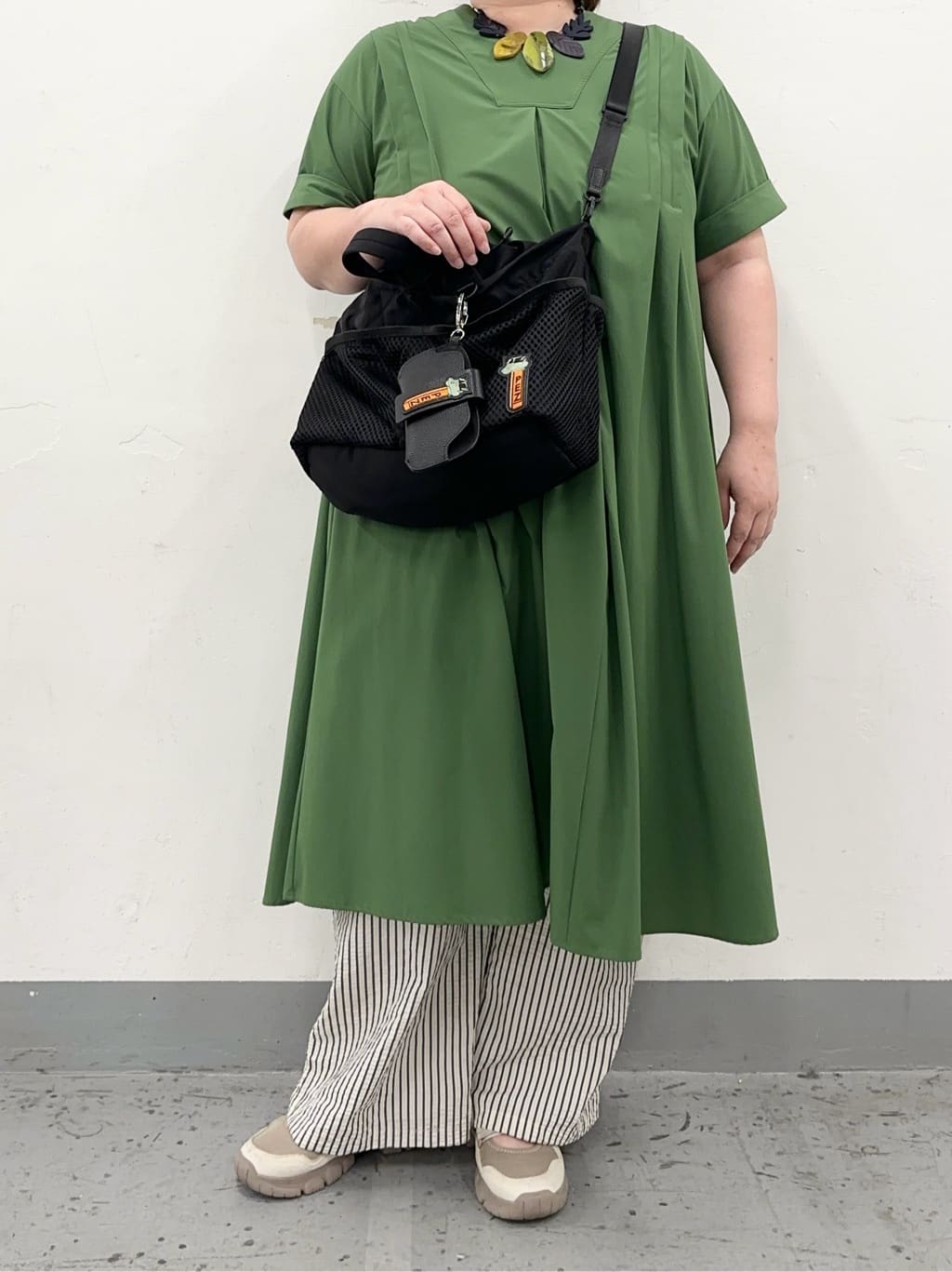 ear PAPILLONNERの【PEZ(ペッツ)×ear】メッシュトートバッグLサイズを使ったコーディネートを紹介します。｜Rakuten Fashion(楽天ファッション／旧楽天ブランドアベニュー)7229361
