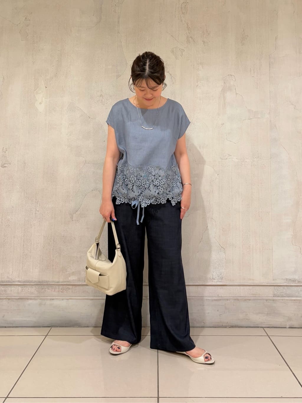 BEARDSLEY | 裾レースリネンブラウス | Rakuten Fashion(楽天