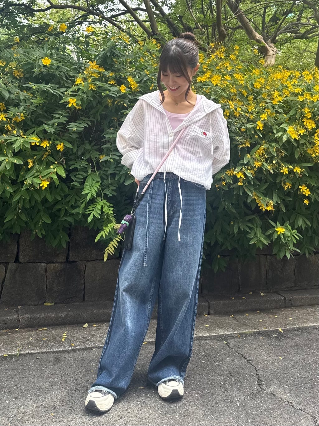 FREAK’S STOREの<新色追加>FRUIT OF THE LOOM  別注 シアー ストライプ フードシャツ 全3色を使ったコーディネートを紹介します。｜Rakuten Fashion(楽天ファッション／旧楽天ブランドアベニュー)7233580
