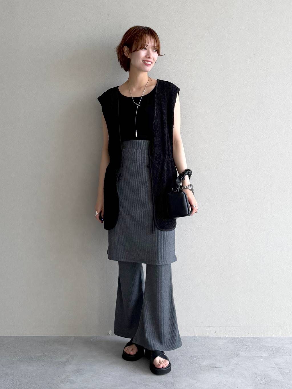 mysty womanのノースリレイヤードカットソーを使ったコーディネートを紹介します。｜Rakuten Fashion(楽天ファッション／旧楽天ブランドアベニュー)7234396