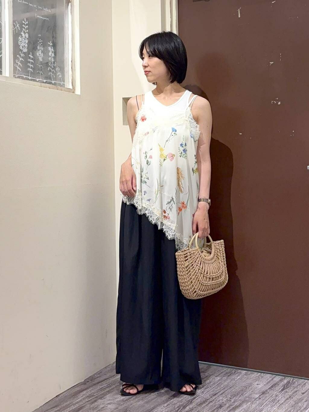mysty womanのボタニカルプリントイレヘムキャミを使ったコーディネートを紹介します。｜Rakuten Fashion(楽天ファッション／旧楽天ブランドアベニュー)7234584