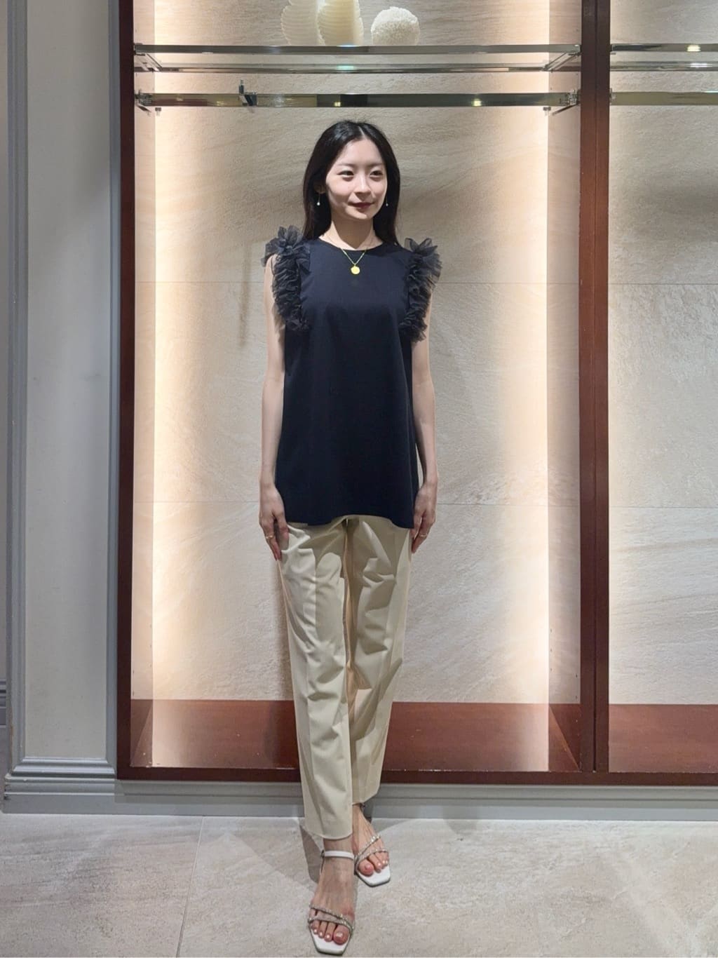 Viaggio Bluのショルダーフリルカットソーを使ったコーディネートを紹介します。｜Rakuten Fashion(楽天ファッション／旧楽天ブランドアベニュー)7235761