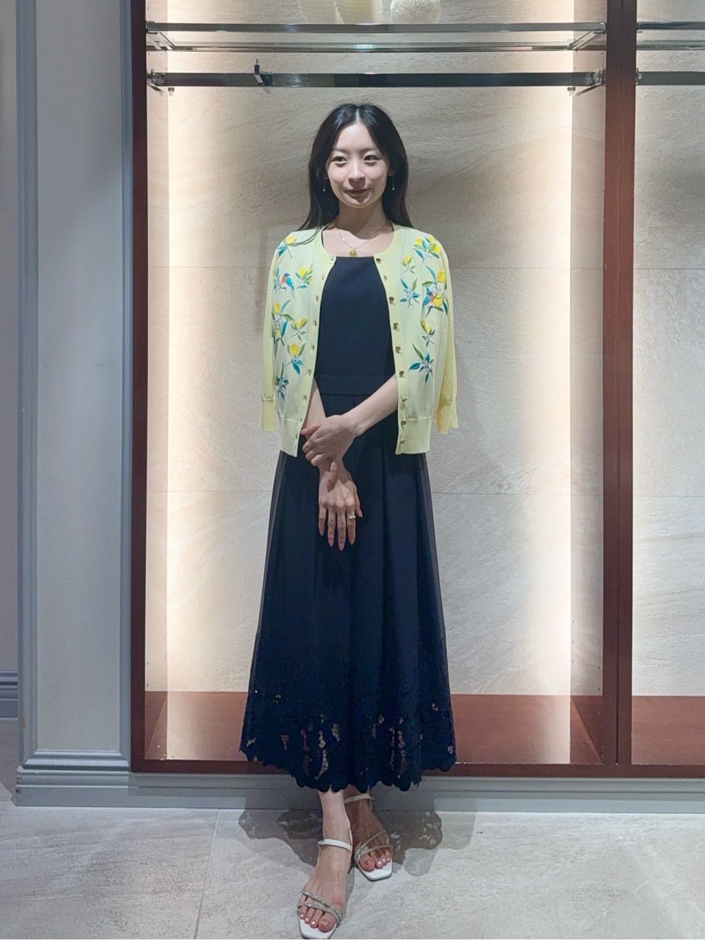 Viaggio Bluのレースエンブロイダリーワンピースを使ったコーディネートを紹介します。｜Rakuten Fashion(楽天ファッション／旧楽天ブランドアベニュー)7235763