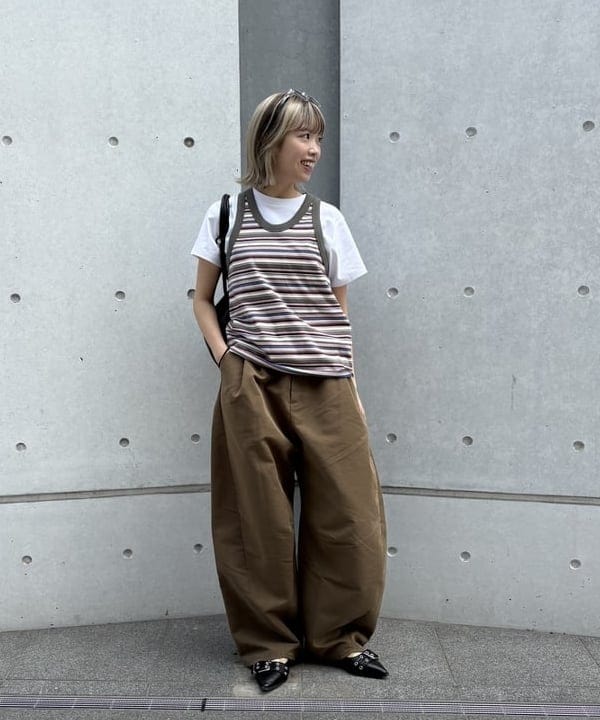 BEAMS WOMEN | 2タック カーブ バレル チノパンツ | Rakuten Fashion