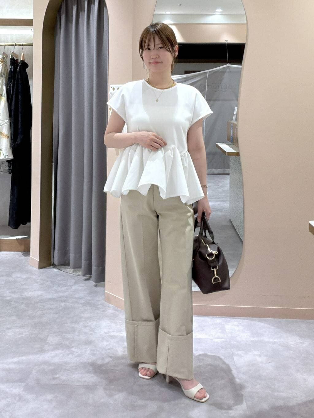 mysty womanのターンアップチノワイドパンツを使ったコーディネートを紹介します。｜Rakuten Fashion(楽天ファッション／旧楽天ブランドアベニュー)7236809