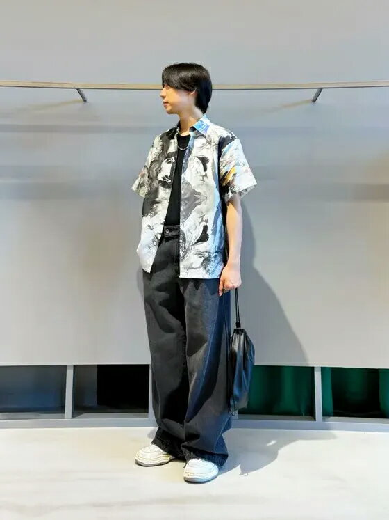 LOVELESSの【KANAKO SASAKI】コラボレーション グラフィックショートスリーブを使ったコーディネートを紹介します。｜Rakuten Fashion(楽天ファッション／旧楽天ブランドアベニュー)7236984