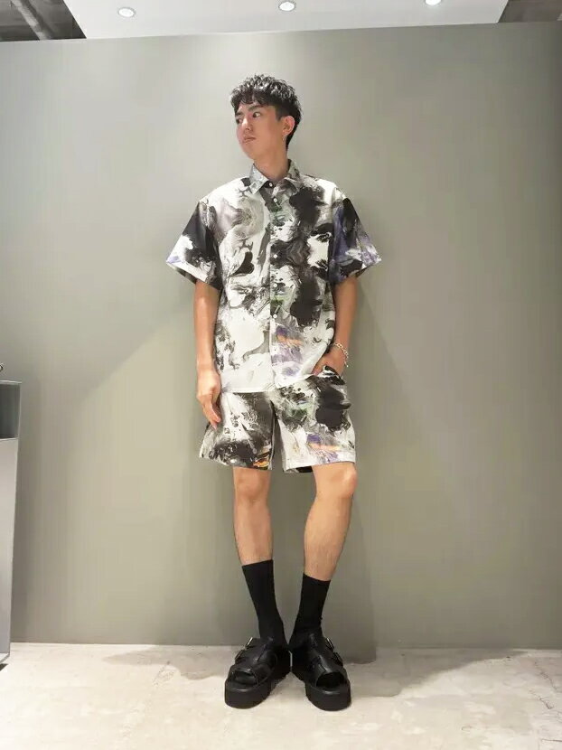 LOVELESSの【KANAKO SASAKI】コラボレーション グラフィックショートスリーブを使ったコーディネートを紹介します。｜Rakuten Fashion(楽天ファッション／旧楽天ブランドアベニュー)7236985
