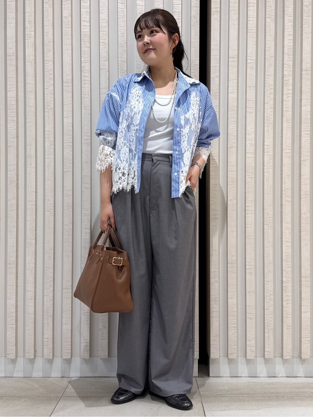 FREAK’S STOREのレースドッキング ストライプ シャツを使ったコーディネートを紹介します。｜Rakuten Fashion(楽天ファッション／旧楽天ブランドアベニュー)7238811