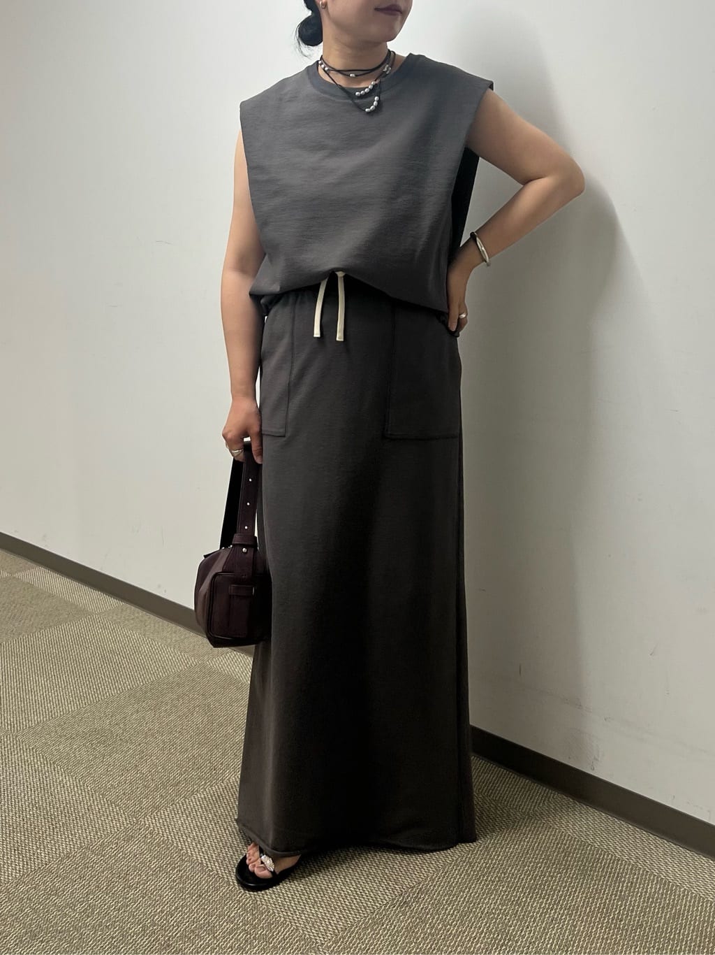 GALLARDAGALANTEの【セットアップ対応】カットストレートスカートを使ったコーディネートを紹介します。｜Rakuten Fashion(楽天ファッション／旧楽天ブランドアベニュー)7240455
