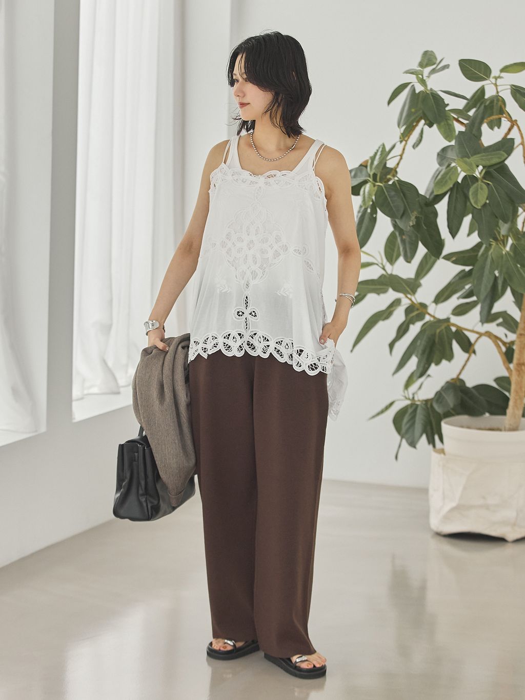 JOURNAL STANDARDの《WEB限定予約》ウォッシャブル TEXBRIDバレルパンツを使ったコーディネートを紹介します。｜Rakuten Fashion(楽天ファッション／旧楽天ブランドアベニュー)7241013