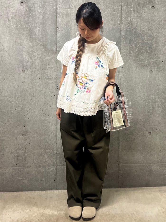 FREAK’S STOREのインド 肩リボン 刺繍 リメイク風 キャミソールを使ったコーディネートを紹介します。｜Rakuten Fashion(楽天ファッション／旧楽天ブランドアベニュー)7243267