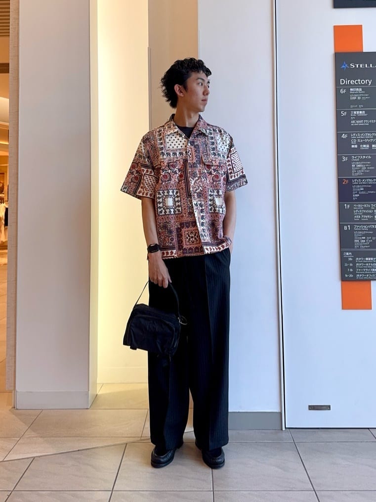 FREAK’S STOREのインド製 リラックスフィット ペイズリー柄プリント オープンカラーシャツ ショートスリーブ バンダナ柄を使ったコーディネートを紹介します。｜Rakuten Fashion(楽天ファッション／旧楽天ブランドアベニュー)7244603