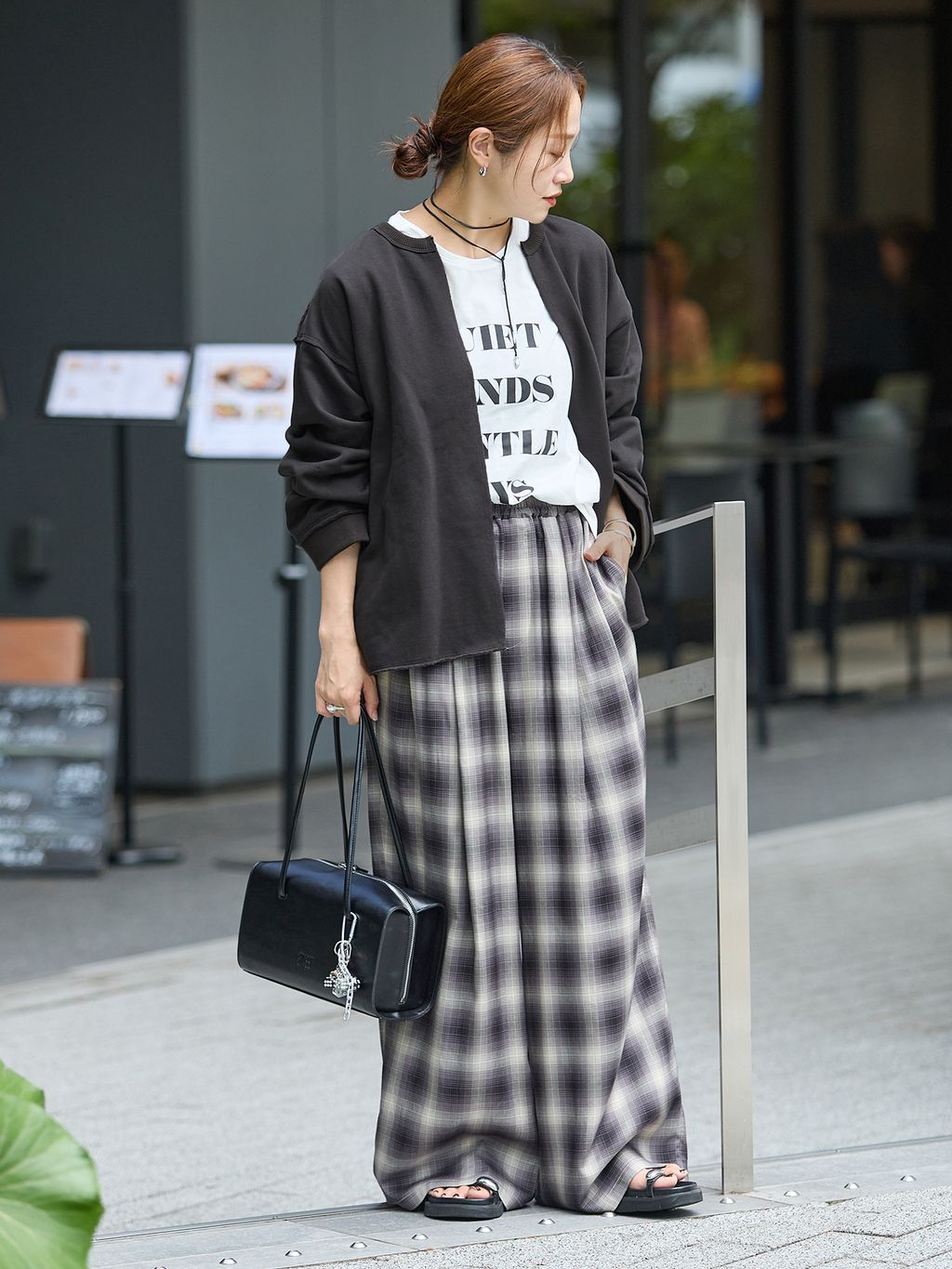 JOURNAL STANDARDの《WEB限定追加予約》CUT-OFF SWEATカーディガンを使ったコーディネートを紹介します。｜Rakuten Fashion(楽天ファッション／旧楽天ブランドアベニュー)7249089