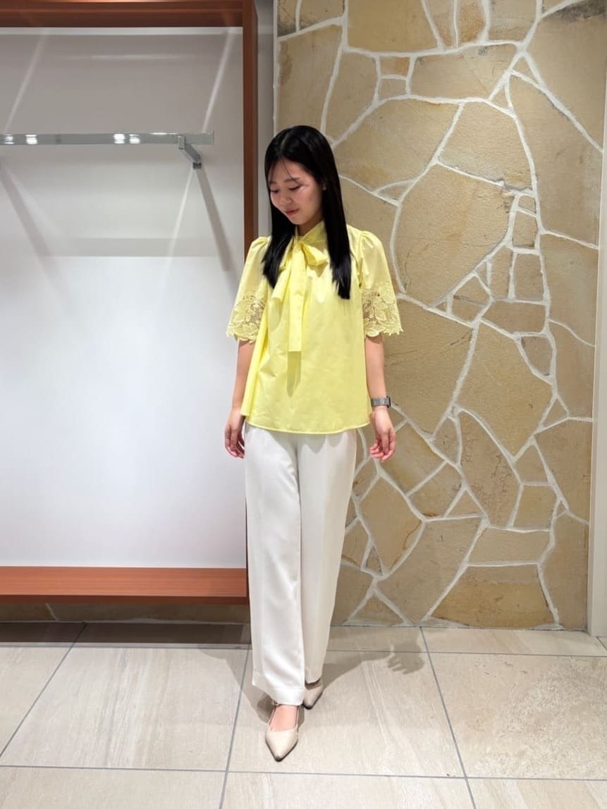 Viaggio Bluのボウタイ袖レースブラウスを使ったコーディネートを紹介します。｜Rakuten Fashion(楽天ファッション／旧楽天ブランドアベニュー)7250239