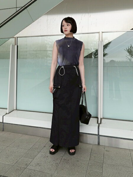 MARTEのArt Print Sleeveless Topを使ったコーディネートを紹介します。｜Rakuten Fashion(楽天ファッション／旧楽天ブランドアベニュー)7251569
