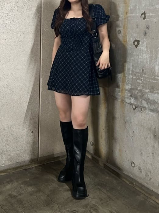 SLYの【SNSで話題の美脚チートブーツ!】SQUARE TOE KNEE ブーツを使っ