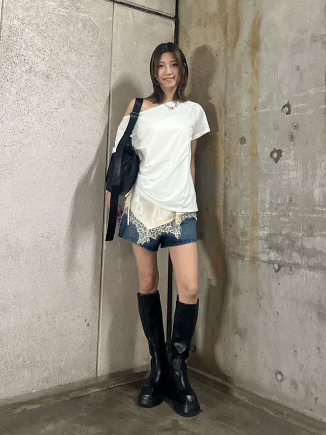 SLYの【SNSで話題の美脚チートブーツ!】SQUARE TOE KNEE ブーツを使っ