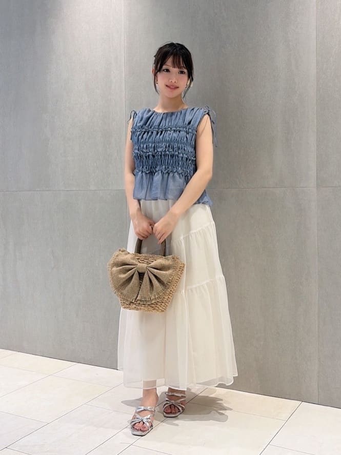 PROPORTION BODY DRESSINGの<a/mie>シャーリングフリルブラウス<ブルー:WEB限定>を使ったコーディネートを紹介します。｜Rakuten Fashion(楽天ファッション／旧楽天ブランドアベニュー)7253190