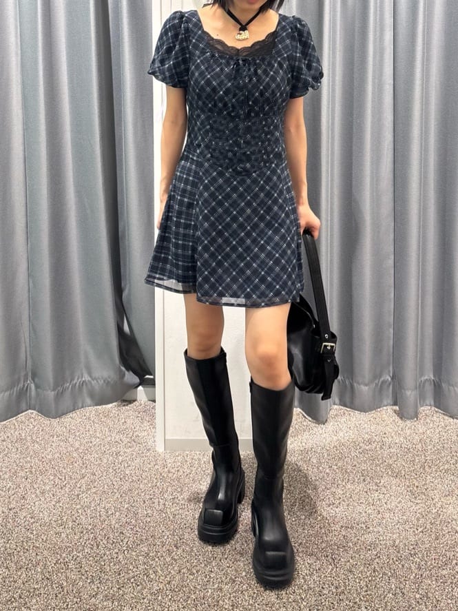 SLYの【SNSで話題の美脚チートブーツ!】SQUARE TOE KNEE ブーツを使っ