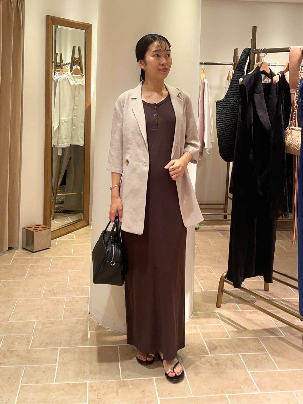 GALLARDAGALANTEの【2サイズ展開】ヘンリーカットマキシワンピースを使ったコーディネートを紹介します。｜Rakuten Fashion(楽天ファッション／旧楽天ブランドアベニュー)7257429