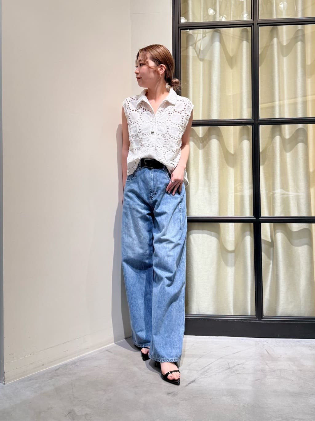 Whim Gazetteのクロシェライクブラウスを使ったコーディネート