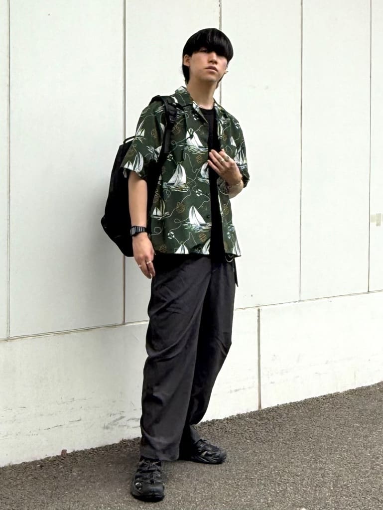 FREAK’S STOREのルーズシルエット 総柄 オープンカラー 半袖シャツを使ったコーディネートを紹介します。｜Rakuten Fashion(楽天ファッション／旧楽天ブランドアベニュー)7260313