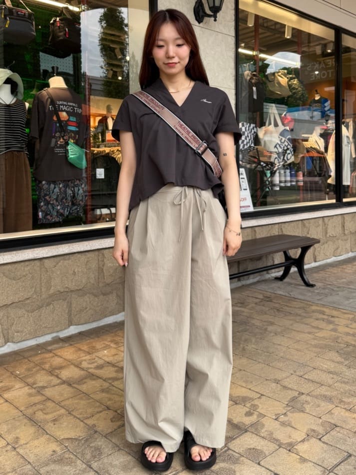 FREAK’S STOREのAmericana THOUSAND MILE  別注スキッパーブラウス パンツセットアップ 吸汗速乾 抗菌防臭 UVカットを使ったコーディネートを紹介します。｜Rakuten Fashion(楽天ファッション／旧楽天ブランドアベニュー)7264439