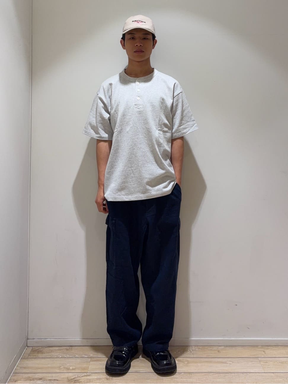FREAK’S STOREのフラッグロゴ刺繍 ベースボールキャップを使ったコーディネートを紹介します。｜Rakuten Fashion(楽天ファッション／旧楽天ブランドアベニュー)7265046