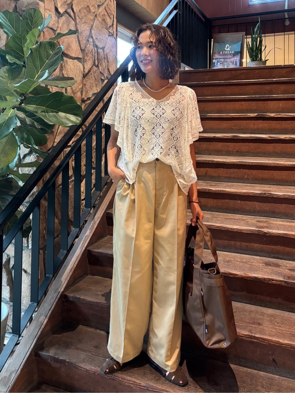 FREAK’S STOREのレースブラウス<セットアップ対応>を使ったコーディネートを紹介します。｜Rakuten Fashion(楽天ファッション／旧楽天ブランドアベニュー)7266455