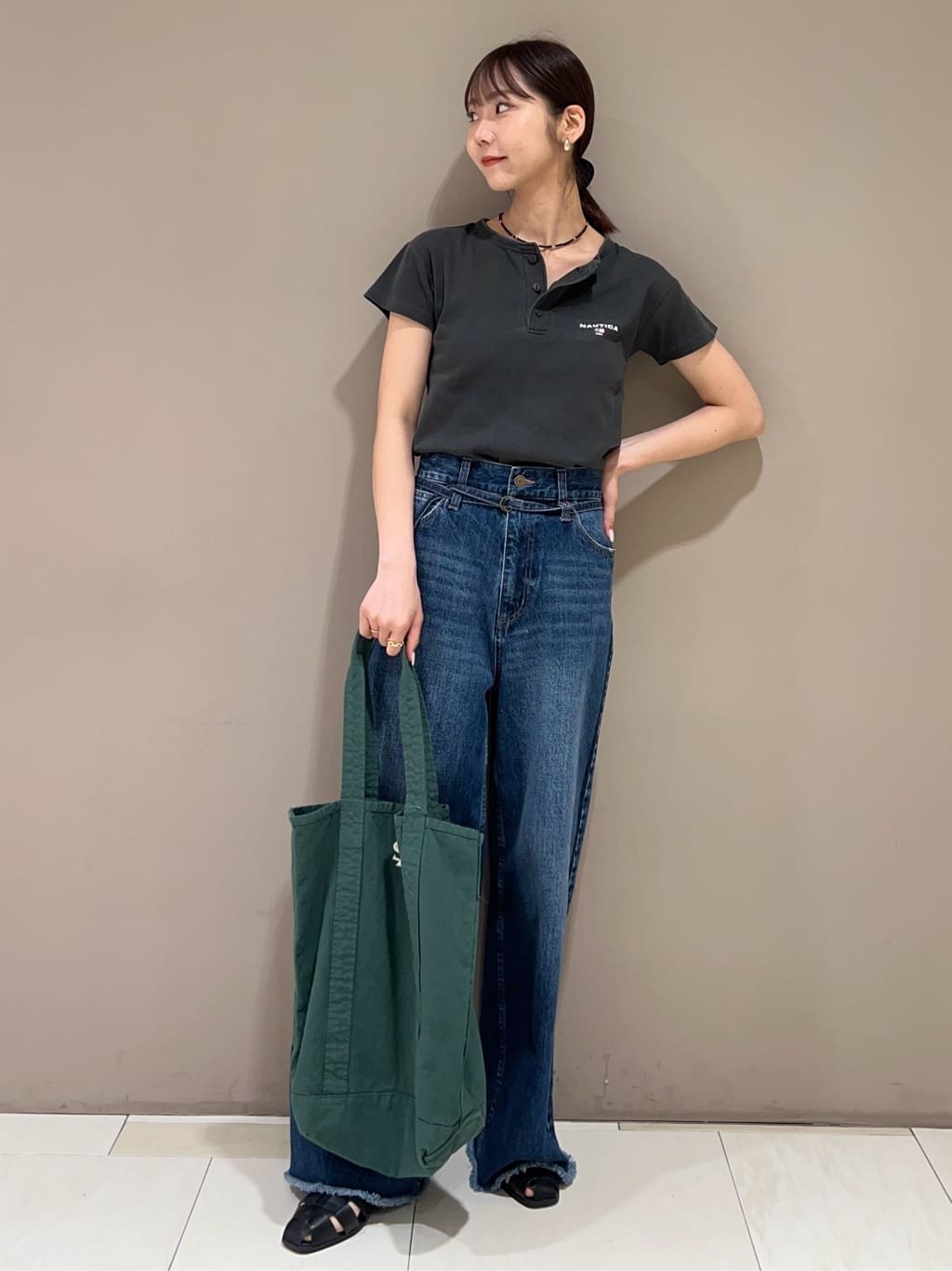 FREAK’S STOREのEssential タイトフィット S/S ヘンリーネック ピグメントTシャツを使ったコーディネートを紹介します。｜Rakuten Fashion(楽天ファッション／旧楽天ブランドアベニュー)7268469