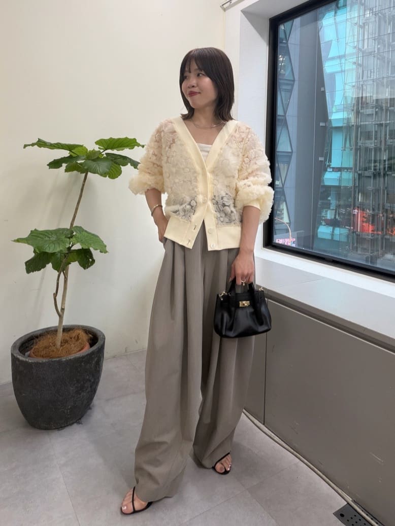 GALLARDAGALANTEの【前後2WAY】フラワーシアーカーディガンを使ったコーディネートを紹介します。｜Rakuten Fashion(楽天ファッション／旧楽天ブランドアベニュー)7270270