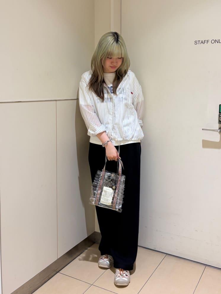 FREAK’S STOREの<新色追加>FRUIT OF THE LOOM  別注 シアー ストライプ フードシャツ 全3色を使ったコーディネートを紹介します。｜Rakuten Fashion(楽天ファッション／旧楽天ブランドアベニュー)7270730