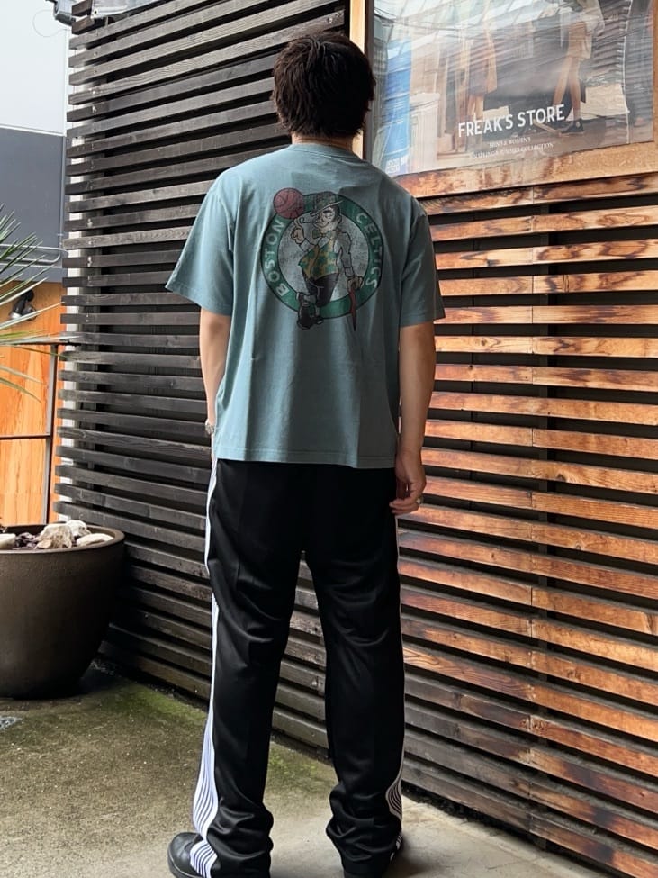 FREAK’S STOREのNeedles × FREAK'S STORE / ニードルス 別注 Track Pant - PolySmooth(ブラックベース×ホワイト)を使ったコーディネートを紹介します。｜Rakuten Fashion(楽天ファッション／旧楽天ブランドアベニュー)7270805
