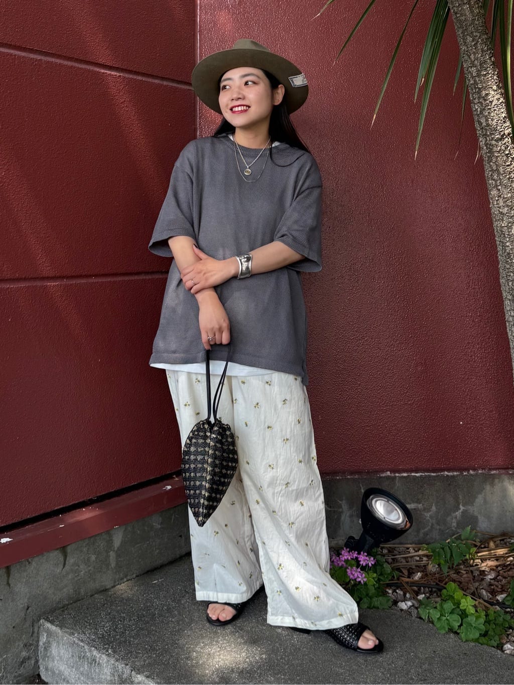 FREAK’S STOREの2way ラフィア風 ラメ 巾着 ショルダーバッグを使ったコーディネートを紹介します。｜Rakuten Fashion(楽天ファッション／旧楽天ブランドアベニュー)7271480