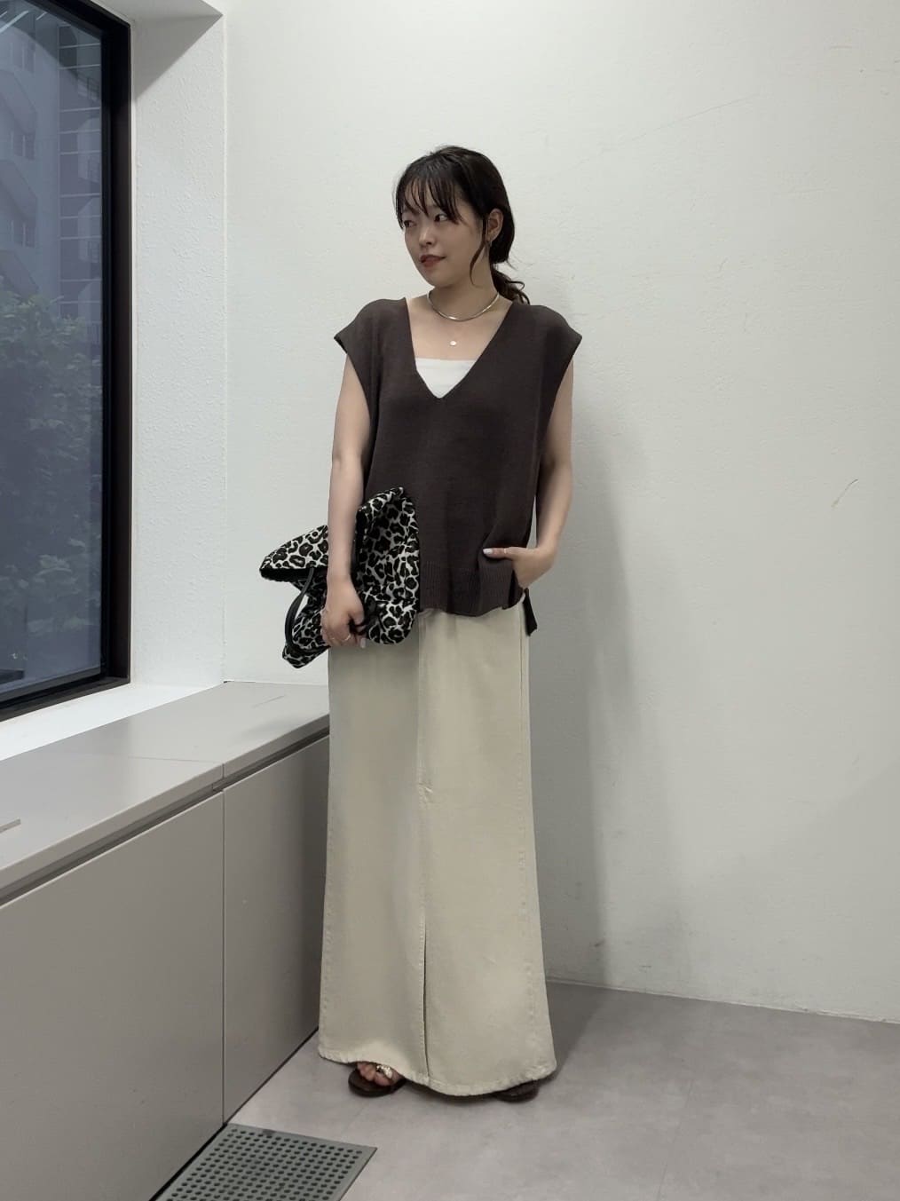 GALLARDAGALANTEのサイドスリットニットを使ったコーディネートを紹介します。｜Rakuten Fashion(楽天ファッション／旧楽天ブランドアベニュー)7271440