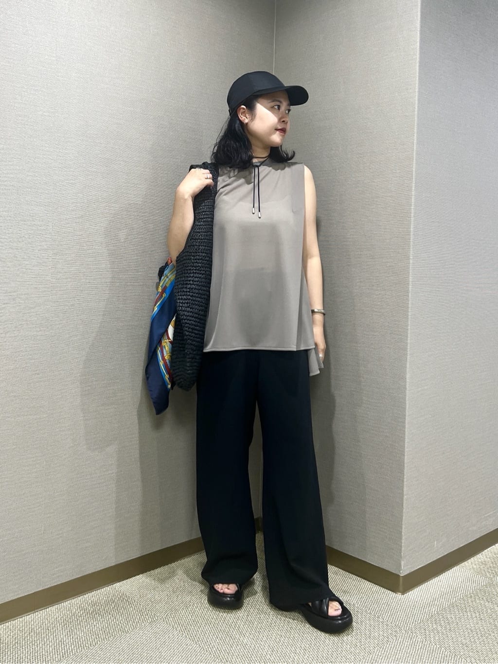 GALLARDAGALANTEのバックフレアカットソーを使ったコーディネートを紹介します。｜Rakuten Fashion(楽天ファッション／旧楽天ブランドアベニュー)7271691
