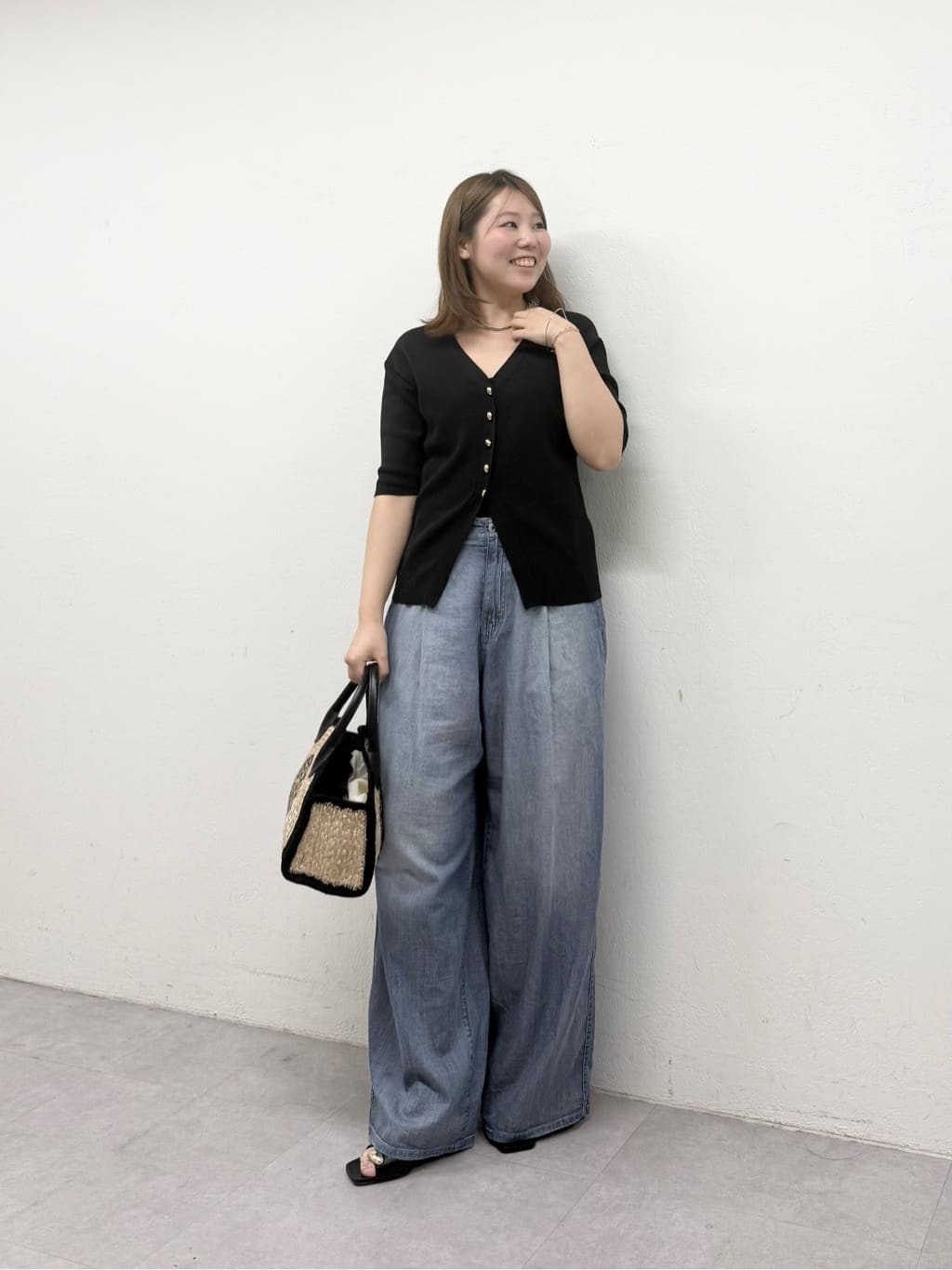 GALLARDAGALANTEの【手洗い可】ペプラムニットカーデを使ったコーディネートを紹介します。｜Rakuten Fashion(楽天ファッション／旧楽天ブランドアベニュー)7271799