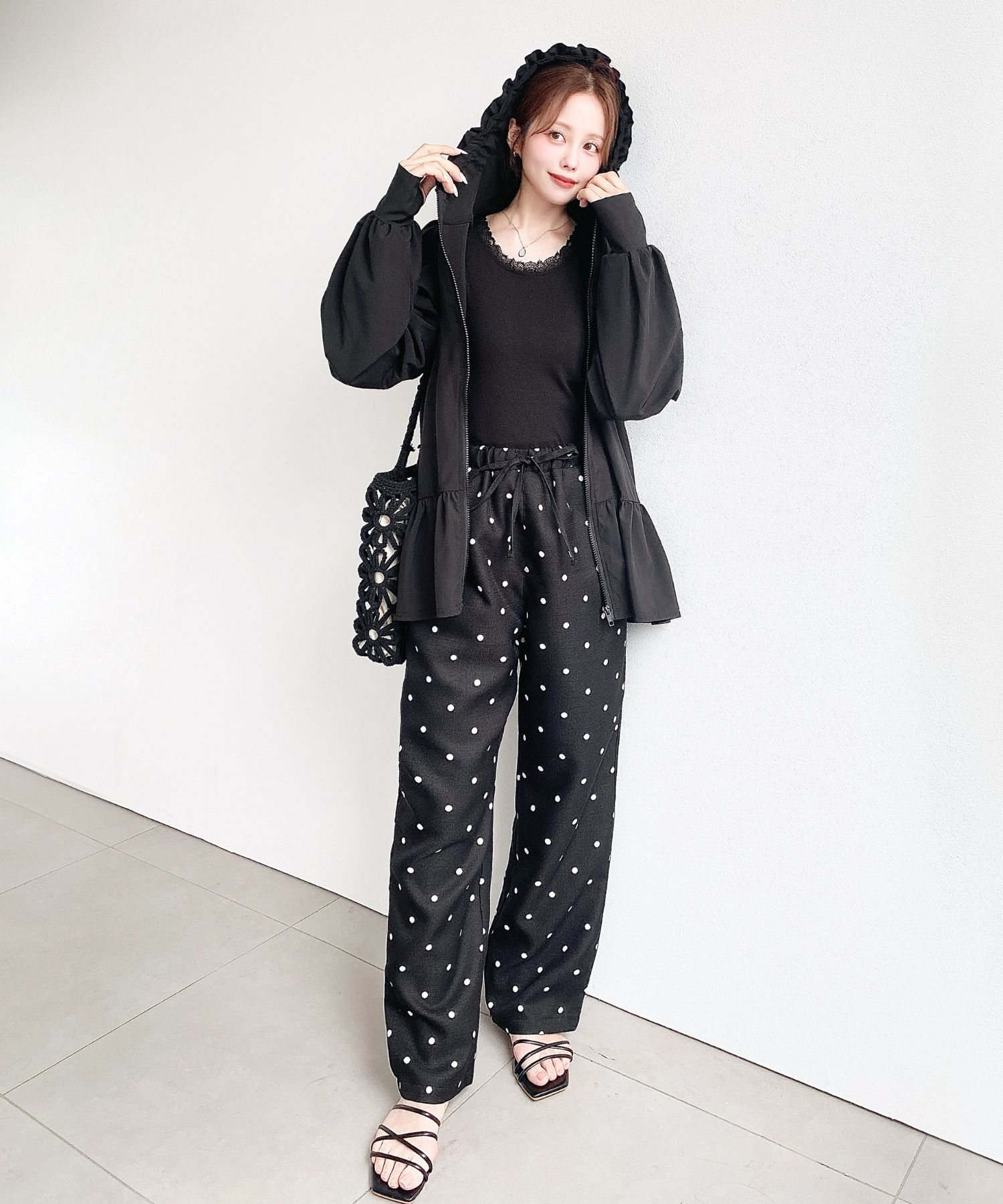 moment+の水陸両用フリルフードパーカーを使ったコーディネートを紹介します。｜Rakuten Fashion(楽天ファッション／旧楽天ブランドアベニュー)7272695