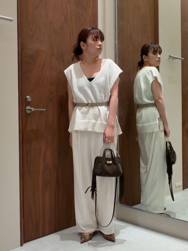 GALLARDAGALANTEのサイドスリットニットを使ったコーディネートを紹介します。｜Rakuten Fashion(楽天ファッション／旧楽天ブランドアベニュー)7272948